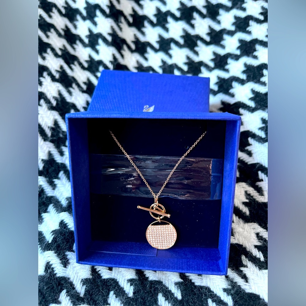 Ginger T Bar necklace
Pavé, White, Rose gold-tone plated